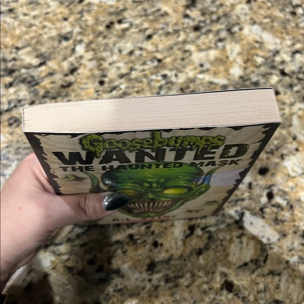 Scholastic Goosebumps: Wanted - The Haunted Mask with Green Cover